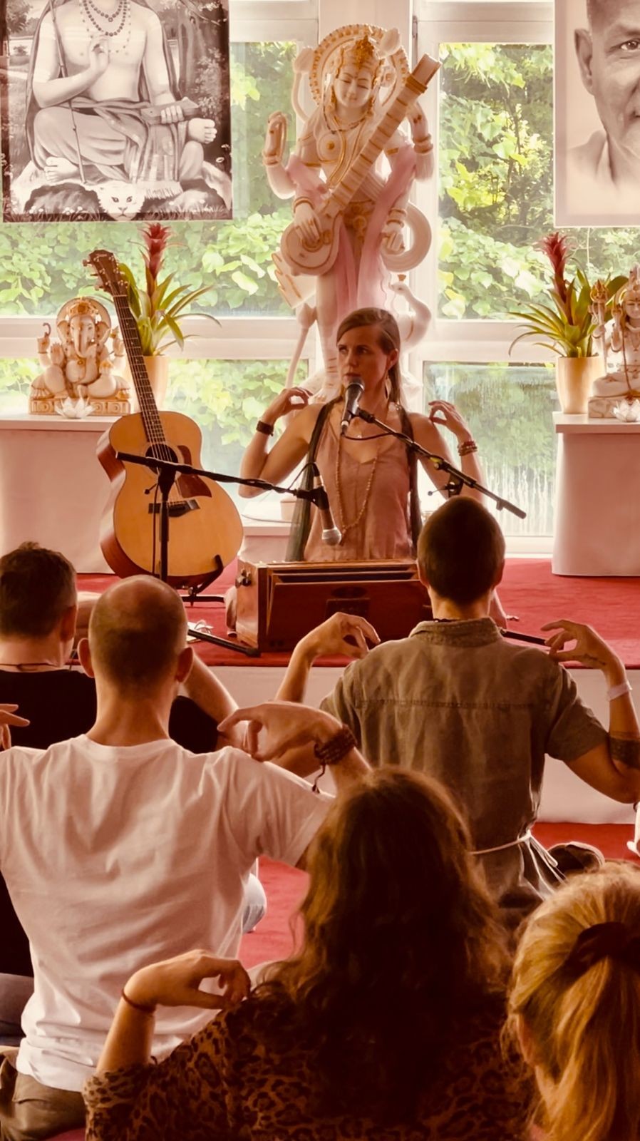 Mantra-Konzert mit Aleah Gītañjali & Elena Escouflaire im aurum loft